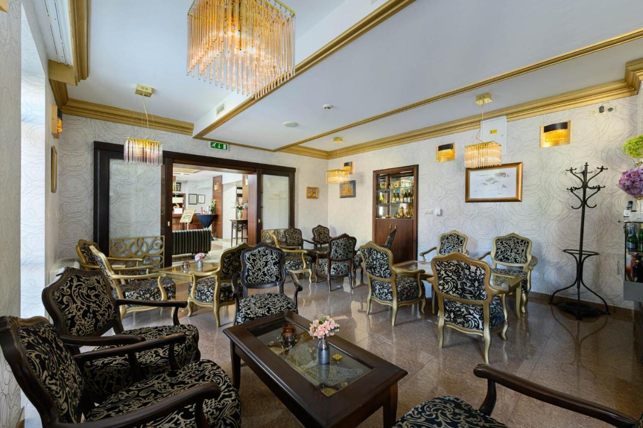 Hotel Aurum Hajduszoboszlo Exterior photo